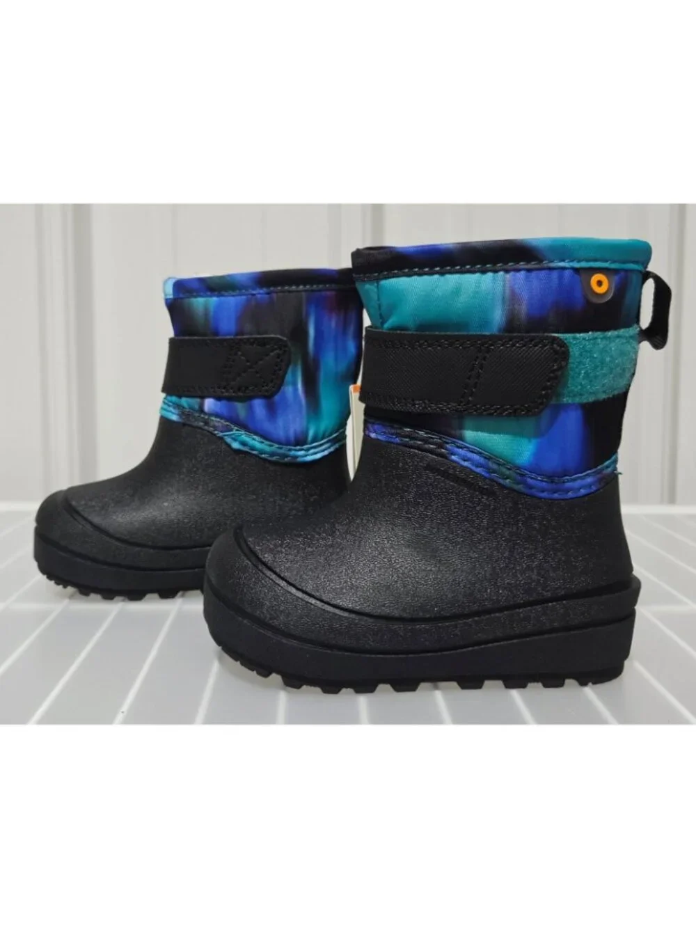 Bogs Northern Lights Waterproof Snow Boots Black w/ Teal & Blue Design -- Size 5